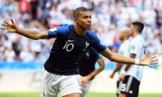 «Я поговорю с ним». Тренер сборной Франции подверг критике игру своего лидера перед матчем с Казахстаном