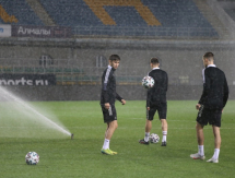 «Тобол» представил фото с предматчевой тренировки