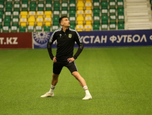 «Тобол» представил фото с предматчевой тренировки