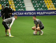 «Тобол» представил фото с предматчевой тренировки