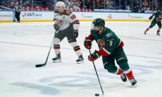 Форвард сборной Казахстан помог «Ак Барсу» победить «Авангард» в третьем матче финала Востока КХЛ