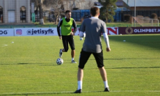 «Тобол» представил фото с предматчевой тренировки