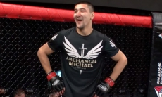 Казах из команды экс-чемпиона UFC узнал дату следующего боя и имя соперника