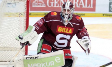 Соперник «Барыса» по КХЛ получил права на чешского вратаря 