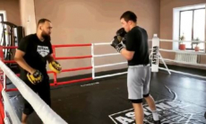 Казахстанский борец вольного стиля подписал контракт с MMA промоушном и начал подготовку к дебюту. Видео