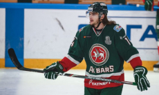 Клуб конференции «Барыса» продлил контракт с опытным форвардом. У него больше сотни матчей в НХЛ