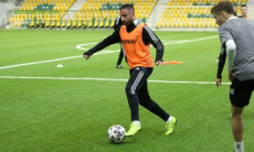 Стала известна тревожная причина срыва дебюта экс-футболиста «Манчестер Юнайтед» в КПЛ