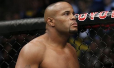 «Буду его истязать». Экс-чемпион UFC назвал условие боя со звездным блогером