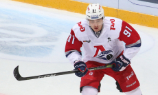 Клуб экс-наставника «Барыса» Скабелки продлил контракт с лучшим ассистентом команды и еще пятью хоккеистами