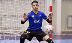 19-летний казахстанский вратарь творил чудеса в матче Лиги Чемпионов. Видео