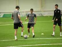 «Тобол» представил фото с предматчевой тренировки