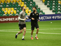 «Тобол» представил фото с предматчевой тренировки