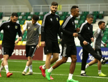 «Тобол» представил фото с предматчевой тренировки