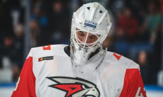 Соперник «Барыса» по конференции КХЛ подписал двухлетний контракт с известным голкипером