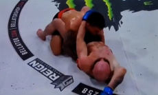 Бывший соперник Куата Хамитова разбил голову бразильцу в Bellator. Видео нокаута