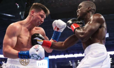 Призер Олимпиады встал после нокдауна и победил чемпиона WBA в андеркарде «Канело» — Сондерс. Видео