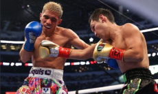 Со-главный бой вечера «Канело» — Сондерс за титул WBO закончился спорным нокаутом. Видео