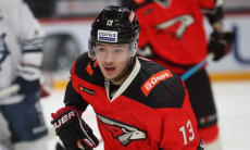 «Авангард» после подписания казахстанца из «Барыса» обменял хоккеиста на деньги