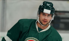 Звездный форвард объяснил расставание с новым клубом воспитанника «Барыса» в КХЛ