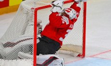 Вратарь соперника сборной Казахстана по группе ЧМ-2021 пропустил курьезный гол. Видео