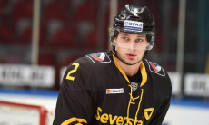 Клуб конференции «Барыса» подписал защитника с 293 матчами в КХЛ