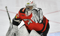 Клуб хоккеиста сборной Казахстана в КХЛ подписал контракт с голкипером