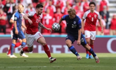 Матч ЕВРО-2020 прерван после того, как игрок потерял сознание. Ему делали массаж сердца прямо на поле