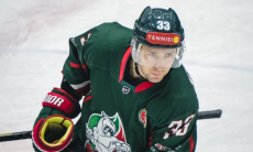 Новый клуб воспитанника «Барыса» в КХЛ продлил контракт с нападающим