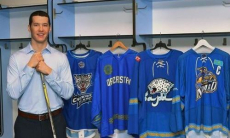 Хоккеист сборной Казахстана встретился с Роналдиньо и сыграл с ним в футбол. Фото