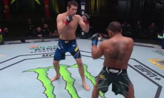 Шавкат Рахмонов вбивал удары в голову соперника как гвозди и финишировал удушением. Видео