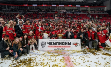 «Придётся перестраивать команду». Обладателю Кубка Гагарина с 15 новичками и одним казахстанцем сулят перемены