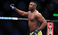 Самый большой и самый маленький чемпионы UFC оказались на одном фото