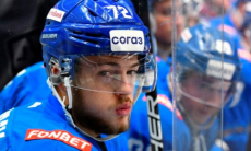 Стало известно о продлении контракта «Барыса» с казахстанским хоккеистом