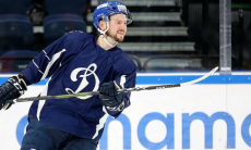 Форвард с опытом игры в НХЛ стал одноклубником воспитанника «Барыса»