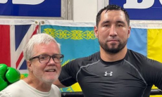 Казахстанскому боксеру не оставили шансов в бою с экс-чемпионом мира