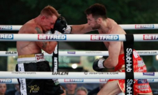 Бывший соперник Жанибека Алимханулы зверски избил немецкого боксера в бою за титул WBA. Видео