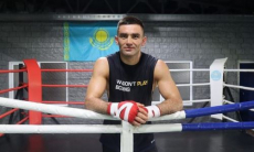 Казахстанский боксер проводит тренировки в одном зале с Пакьяо. Видео