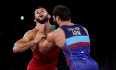 Армянин ударил азербайджанца в борцовском поединке на Олимпиаде в Токио, где принимает участие Казахстан