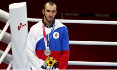 «Особого желания нет надевать ее». Российский боксер разочаровался финалом на Олимпиаде-2020 с участием Казахстана