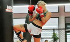Первая казахстанка в UFC поделилась новым фото из зала в США