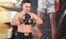 Казахстанский нокаутер-супертяж показал тренировку перед боем за титул WBA. Видео