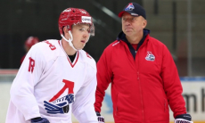 «Удачно вписался». КХЛ похвалила игру хоккеиста сборной Казахстана в топ-клубе