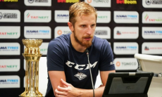 «Мне казалось, что мы справлялись». Хоккеист сборной Казахстана не смог объяснить разгром на Кубке Чемпионов КХЛ