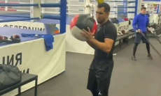 Айдос Ербосынулы показал видео с тренировок перед отборочным боем на титул WBA