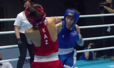Видео боя, в котором казахстанский чемпион мира легко разобрался с узбекским боксером и вышел в финал МЧА-2021