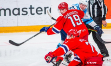 Соперник «Барыса» по конференции КХЛ обыграл клуб Скабелки с хоккеистом сборной Казахстана