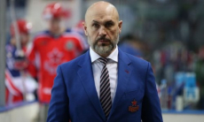 Клуб хоккеиста сборной Казахстана в КХЛ расстался с тренером