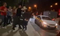 Экс-тафгай «Астаны» поучаствовал в драке против десятерых и вышел победителем. Видео