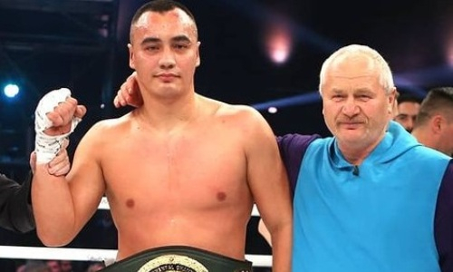 Казахстанский боксер «помогает» судьям себя «ограбить»