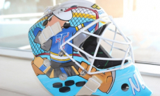 «Я давно хотел». Вратарь «Торпедо» показал свой новый шлем. Фото